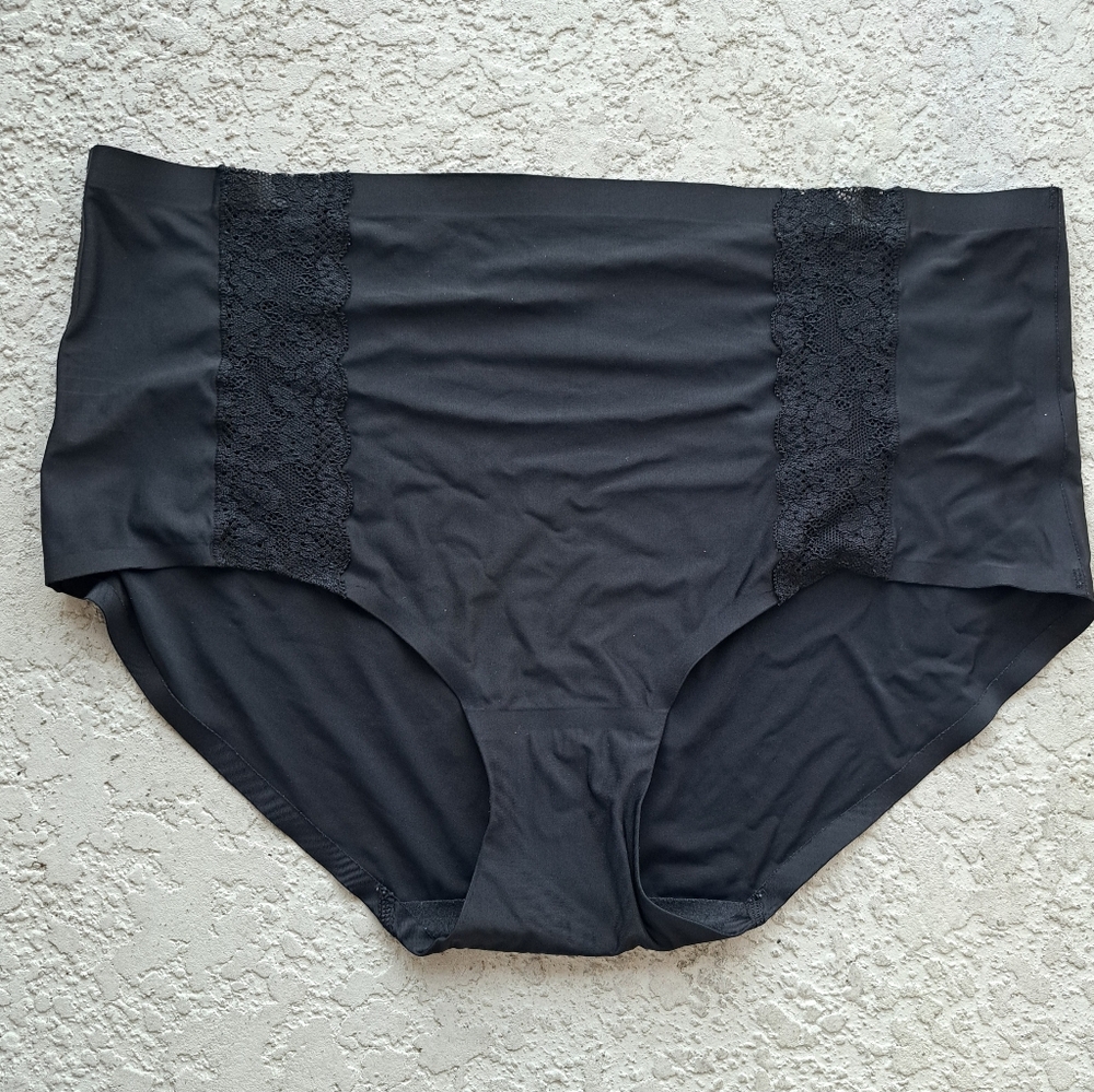 Marilyn Monroe Black Seamless Apparel